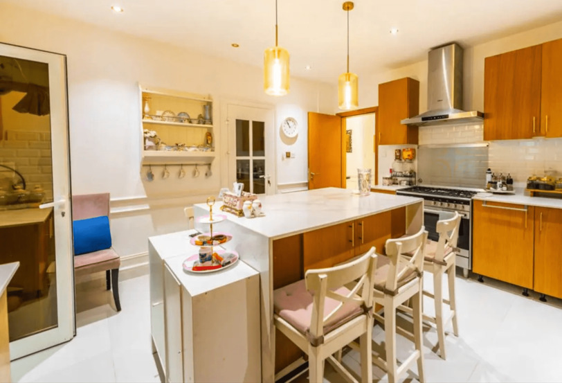 Brand New Villa with Swimming Pool Brand New Villa with Swimming Pool