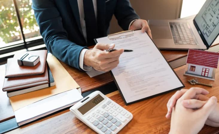 管理阿联酋房地产的主要财产法有哪些?