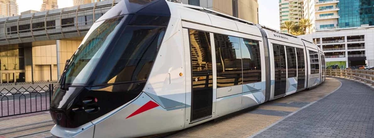 关于迪拜有轨电车:价格、时刻表和车站