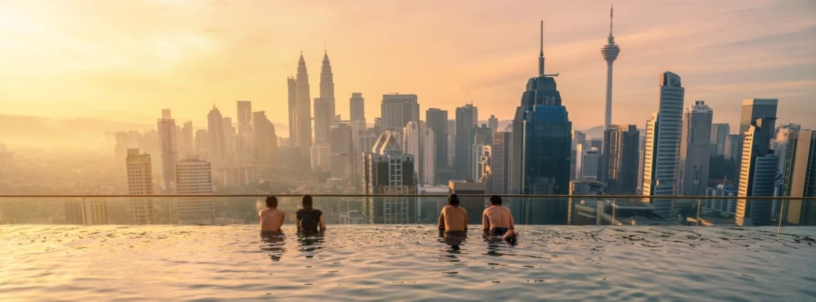 Living in Dubai: Best Neighborhoods for Travel Lovers and Shoppers