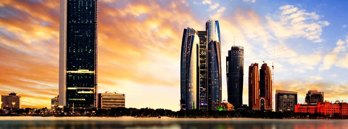 在阿联酋购买期房物业的主要考虑因素是什么?